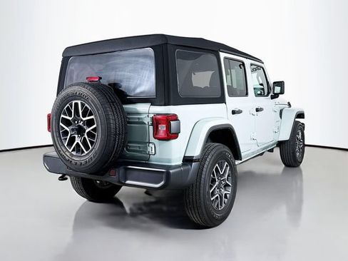 Used 2024 Jeep Wrangler Unlimited Sahara AWD/4WD image 7
