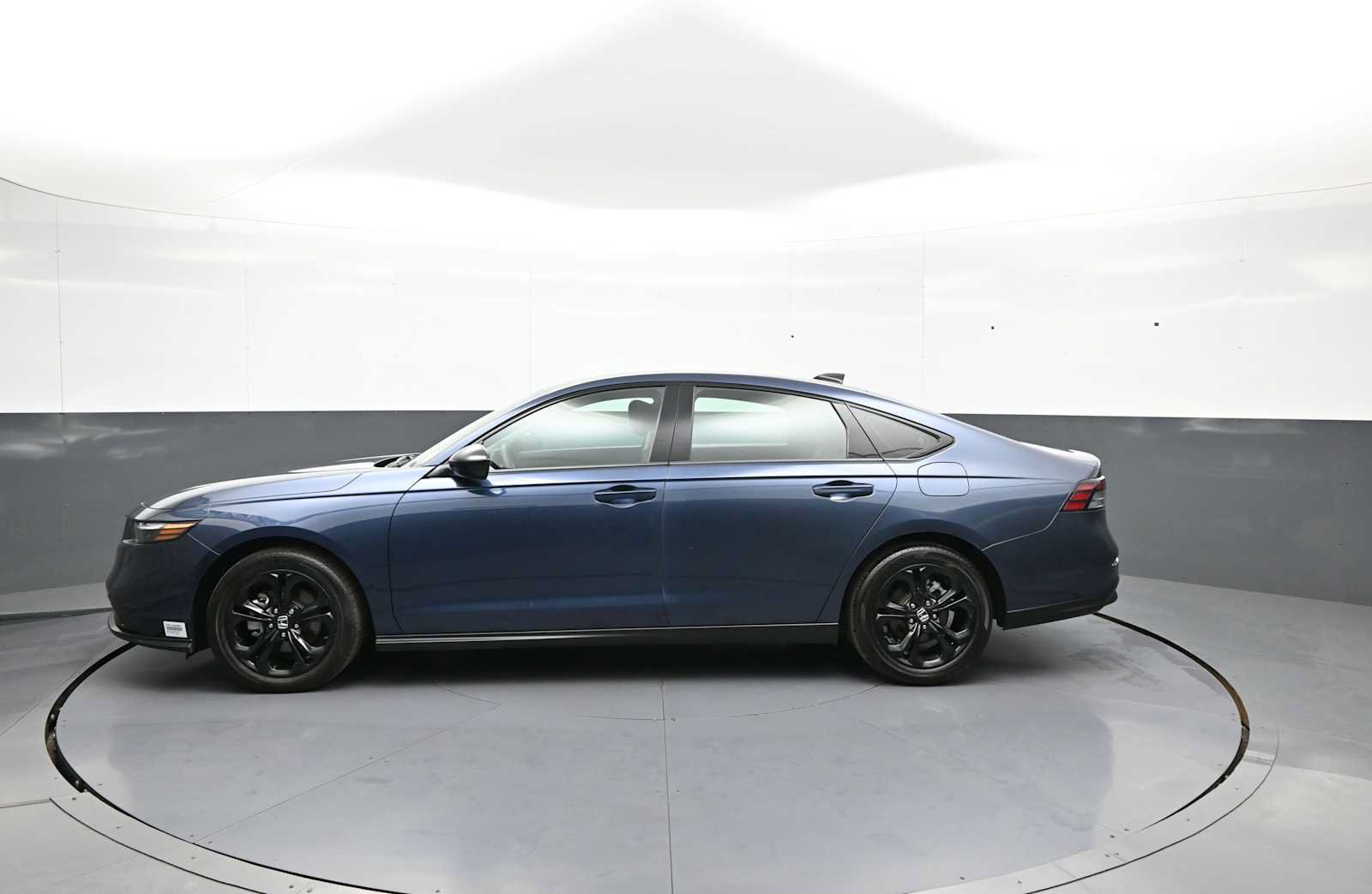 Used 2025 Honda Accord SE image 9