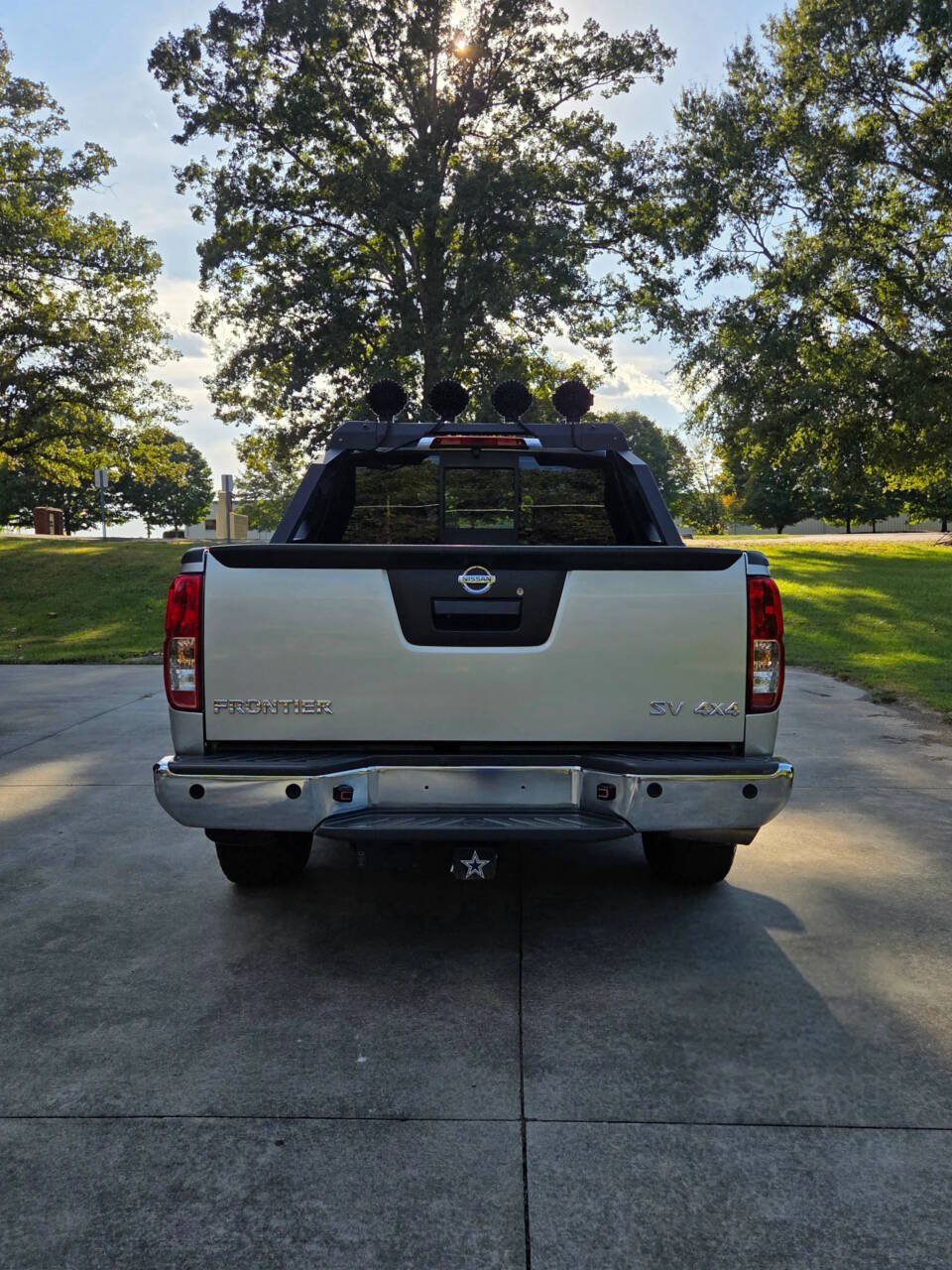Used 2017 Nissan Frontier SV w/ SV Value Truck Package AWD/4WD image 6