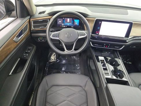 Used 2024 Volkswagen Atlas SE image 21