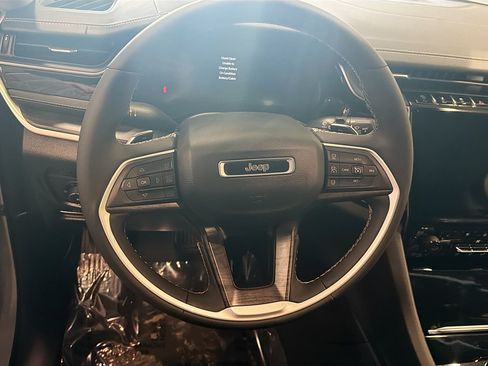 Used 2023 Jeep Grand Cherokee 4WD 4xe w/ Luxury Tech Group II image 18