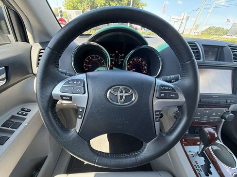Used 2011 Toyota Highlander Limited w/ Tow Pkg AWD/4WD image 23