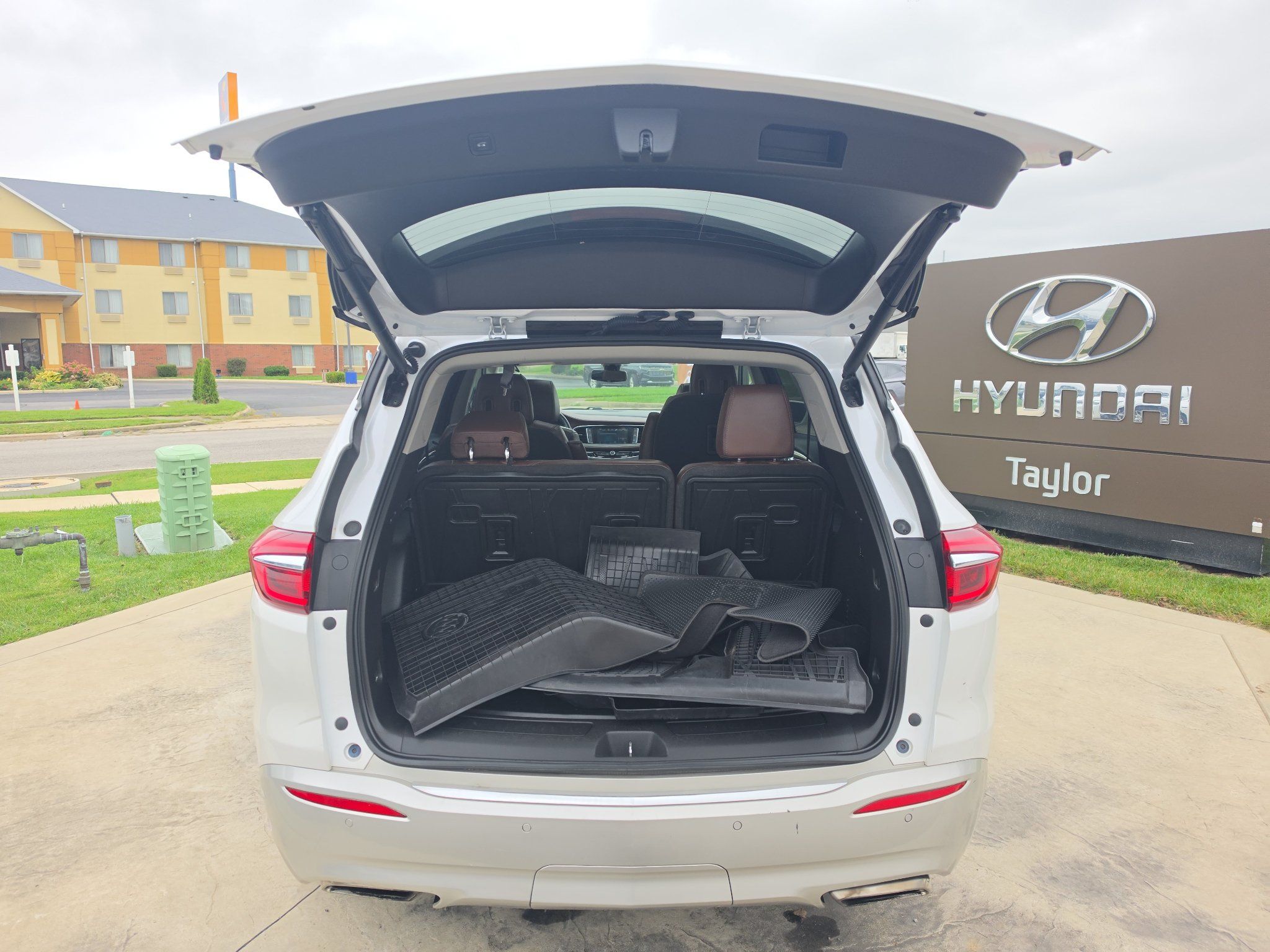 Used 2018 Buick Enclave Avenir AWD/4WD image 15