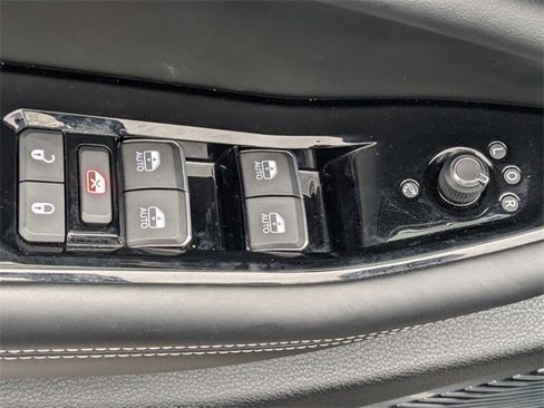 Used 2022 Jeep Grand Cherokee Overland image 12