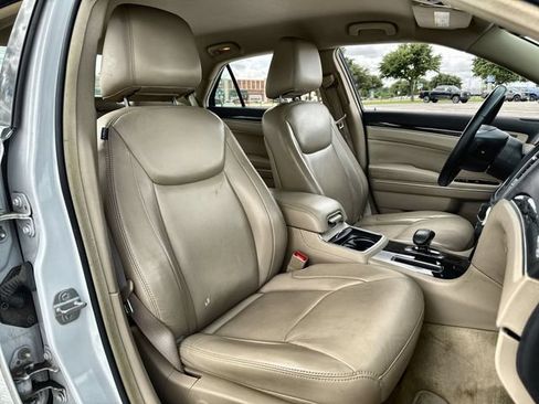 Used 2014 Chrysler 300 AWD w/ Driver Convenience Group image 24