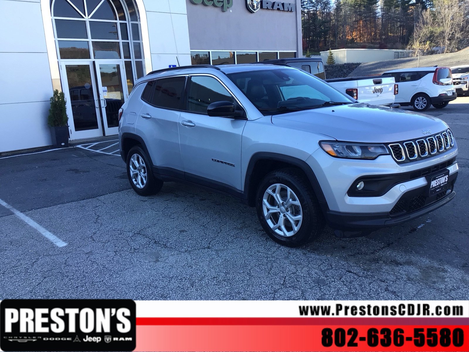 Used 2024 Jeep Compass Latitude AWD/4WD image 7