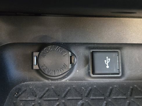 Used 2021 Toyota RAV4 XLE Premium AWD/4WD image 21
