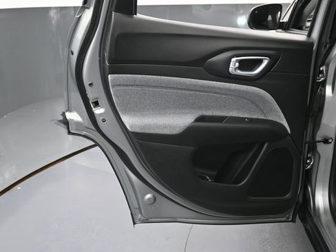 Used 2022 Jeep Compass Latitude image 37