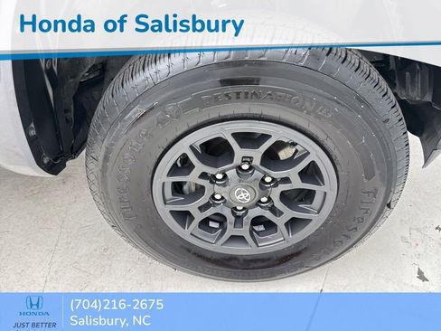 Used 2017 Toyota Tacoma SR5 image 11