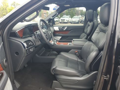 Used 2024 Lincoln Navigator Reserve AWD/4WD image 12