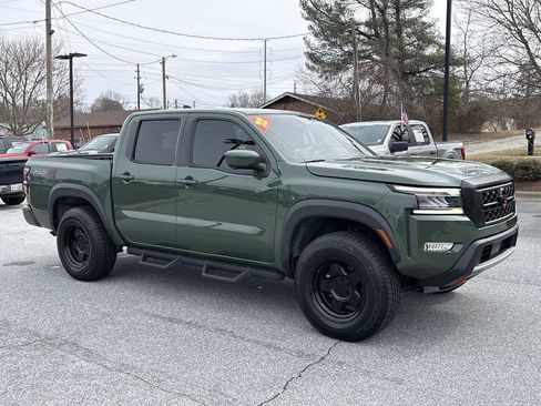 Used 2022 Nissan Frontier PRO-4X image 2