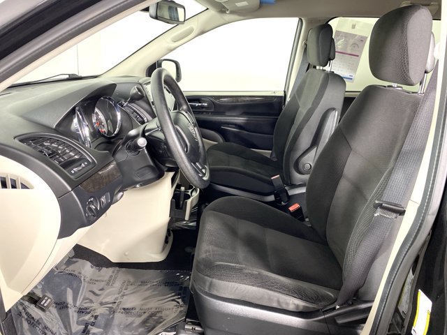 Used 2019 Dodge Grand Caravan SE w/ UConnect Hands-Free Group FWD image 14