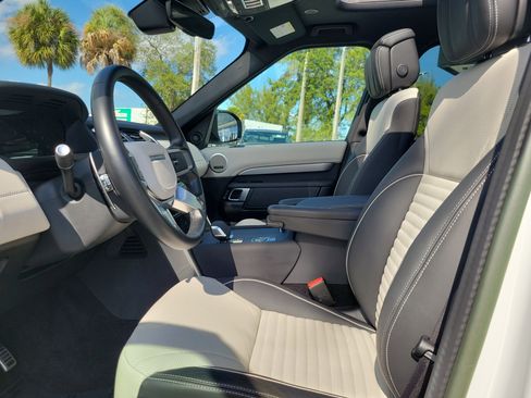 Used 2023 Land Rover Discovery HSE R-Dynamic image 13