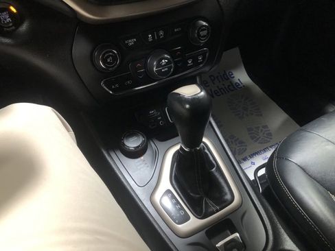 Used 2015 Jeep Cherokee Limited image 28