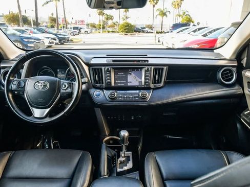 Used 2017 Toyota RAV4 Limited image 14