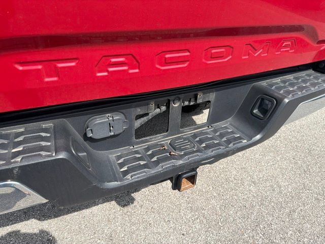 Used 2018 Toyota Tacoma TRD Off-Road AWD/4WD image 24