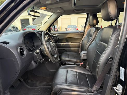 Used 2017 Jeep Patriot High Altitude AWD/4WD image 2