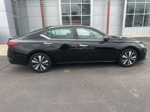 Used 2022 Nissan Altima 2.5 SV FWD image 4