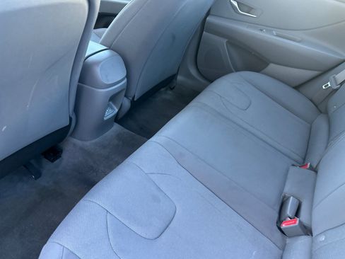 Certified 2024 Hyundai Elantra SE image 12