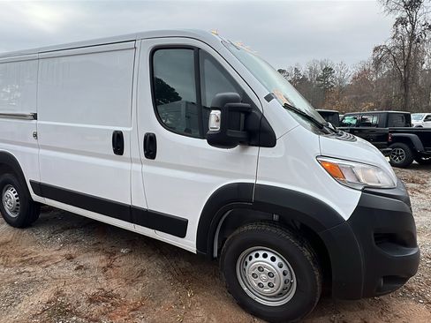 Used 2025 RAM ProMaster 2500 w/ Premium Convenience Group image 5