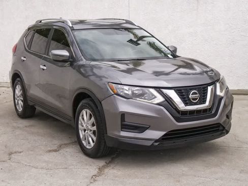 Used 2018 Nissan Rogue SV FWD image 3
