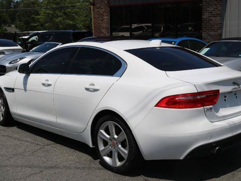 Used 2018 Jaguar XE Prestige RWD image 5