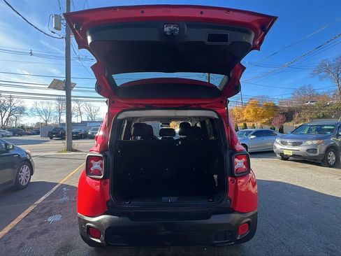 Used 2018 Jeep Renegade Latitude image 9