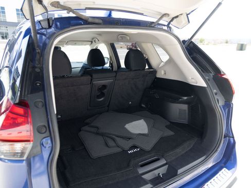 Used 2017 Nissan Rogue SV AWD/4WD image 23