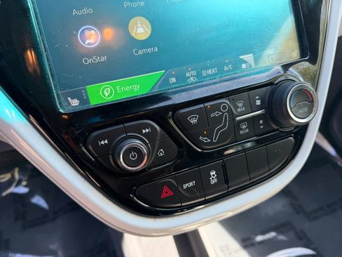 Used 2019 Chevrolet Bolt Premier w/ Infotainment Package FWD image 25