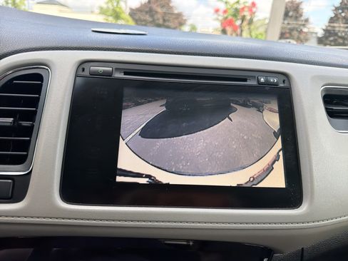 Used 2017 Honda HR-V EX image 18