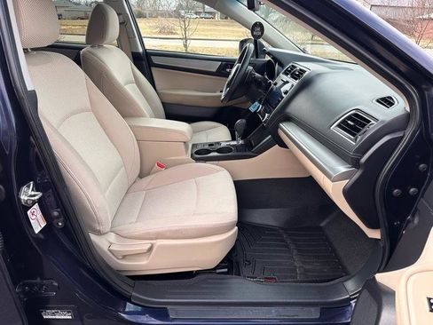 Used 2018 Subaru Outback 2.5i Premium image 11