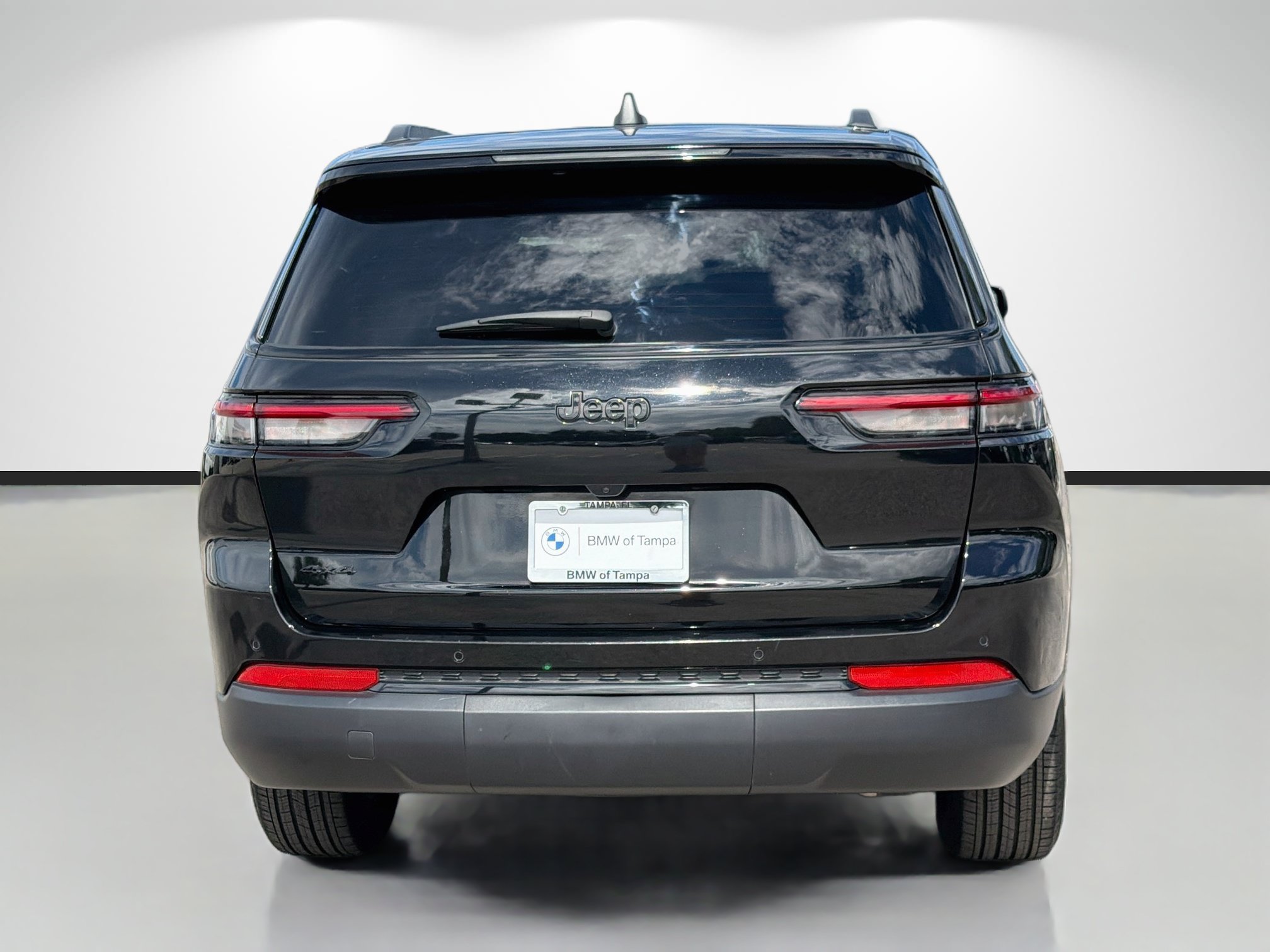 Used 2024 Jeep Grand Cherokee L Laredo AWD/4WD image 4
