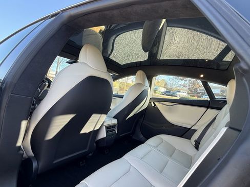Used 2020 Tesla Model S Long Range Plus image 18