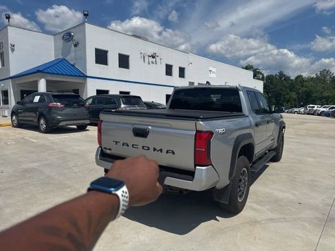 Used 2024 Toyota Tacoma TRD Off-Road AWD/4WD image 10