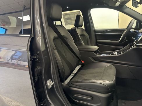 New 2026 Jeep Grand Cherokee Altitude AWD/4WD image 40