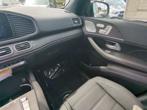 Used 2026 Mercedes-Benz GLS 450 4MATIC image 4