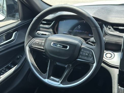 Used 2023 Jeep Grand Cherokee Altitude AWD/4WD image 20