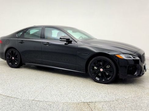 Used 2022 Jaguar XF R-Dynamic SE image 3