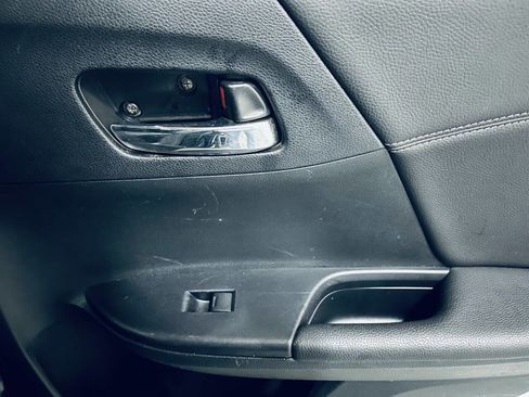 Used 2017 Honda Accord Sport image 31