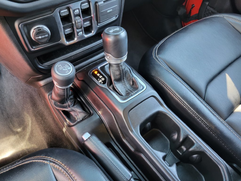 Used 2024 Jeep Wrangler Unlimited Sahara w/ Safety Group AWD/4WD image 15
