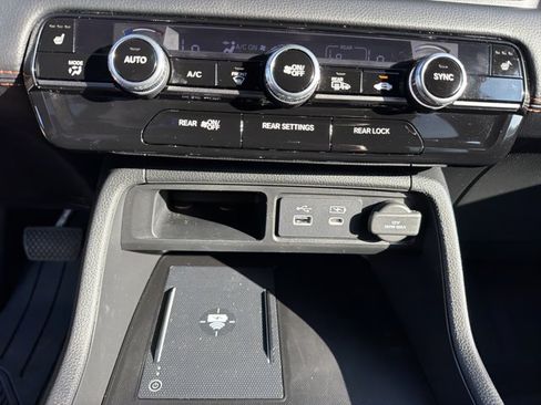 Used 2025 Honda Pilot TrailSport image 22