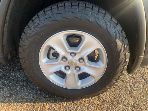 Used 2015 Jeep Grand Cherokee Laredo w/ Quick Order Package 23E image 9