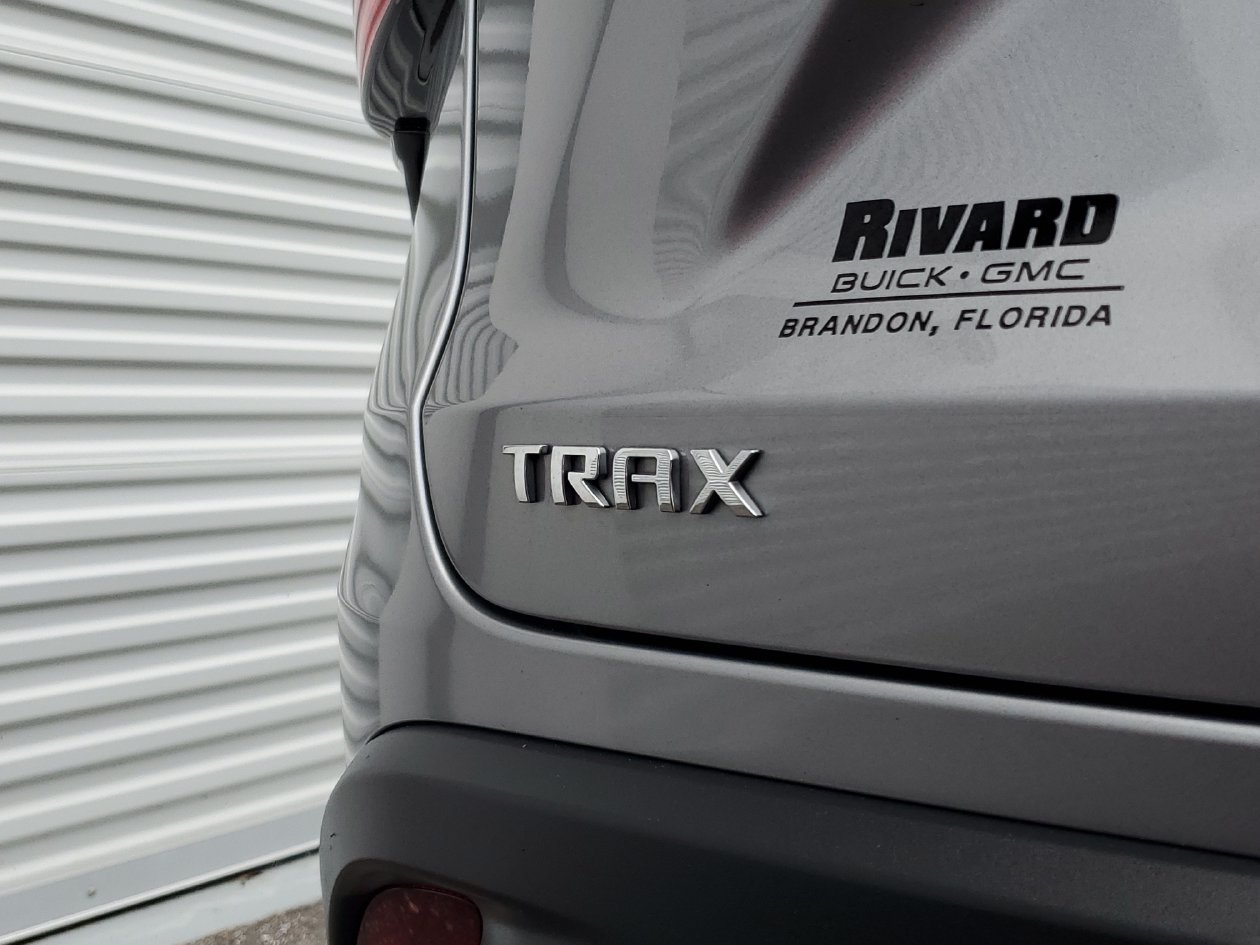 Used 2025 Chevrolet Trax LT FWD image 7
