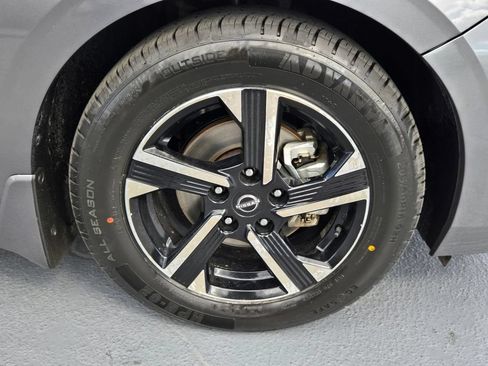 Used 2024 Nissan Sentra SV FWD image 9