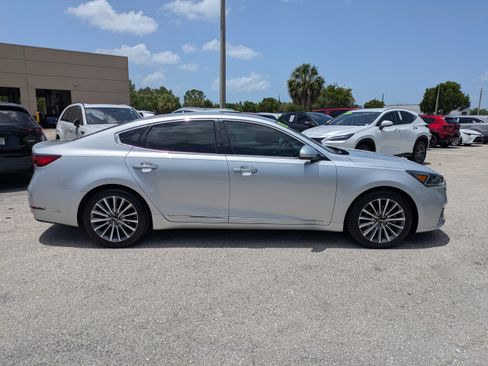 Used 2017 Kia Cadenza Premium FWD image 4