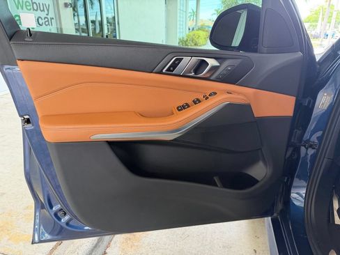Used 2022 BMW X5 xDrive40i w/ M Sport Package AWD/4WD image 41