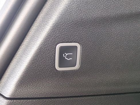 New 2026 Chrysler Pacifica Limited w/ S Appearance Package image 14