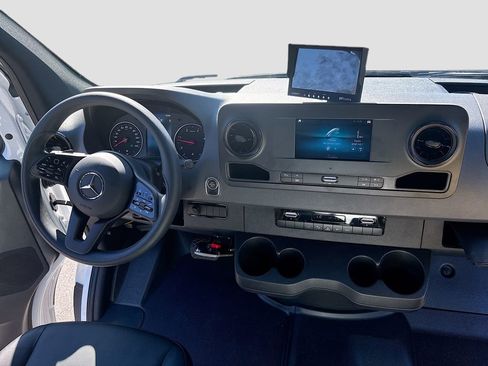 Used 2023 Mercedes-Benz Sprinter 3500 w/ Acoustic Package image 34