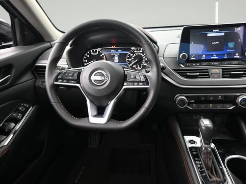 Certified 2025 Nissan Altima 2.5 SR FWD image 12
