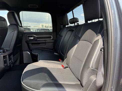 Used 2025 RAM 2500 Laramie AWD/4WD image 18